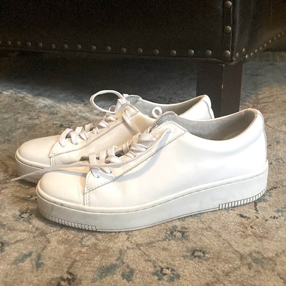 TAMARIS TRAINERS
1-23796-36 White Leather / Size 39 EU (8 US equivalent)